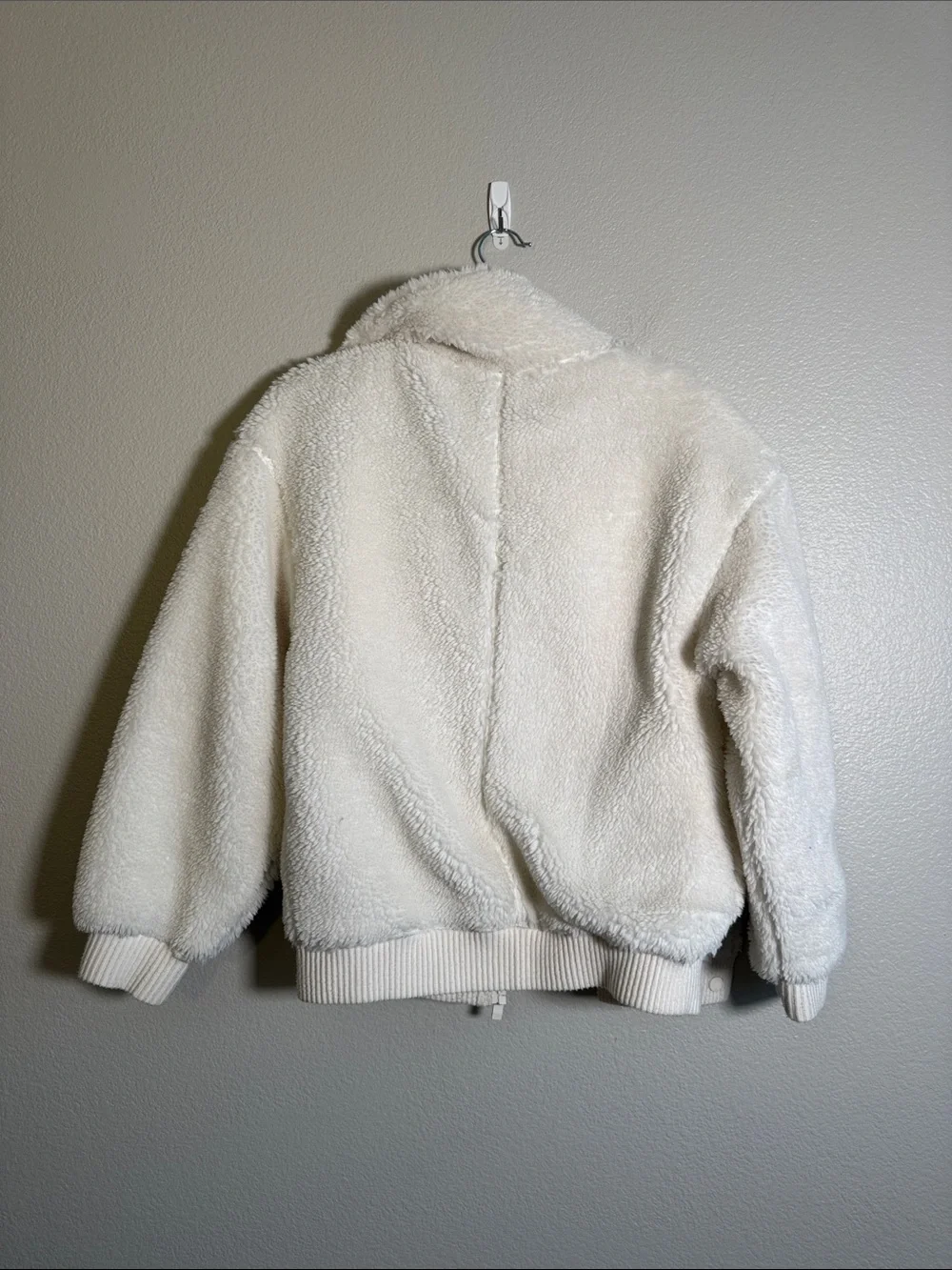 ALO Yoga Sherpa Varsity Fleece in Ivory - XS